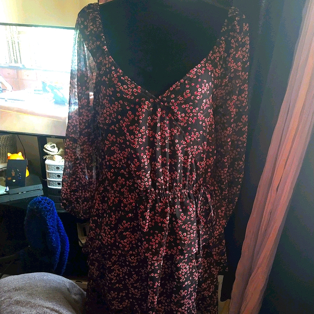 NWT Ophelia Roe gauzy floral dress w/ tiered skirt